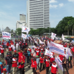 Демонстрации в поддержку повышения минимальной заработной платы в Индонезии