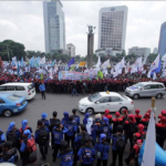 50000 человек участвовали в демонстрации около президентского дворца в Джакарте.