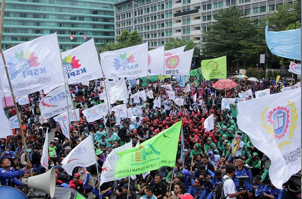 50000 человек участвовали в демонстрации около президентского дворца в Джакарте.