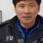 Лидер профсоюза Ха Янг Дже руководит предъявлением требований о восстановлении уволенных активистов.