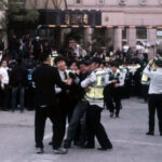 Полиция организовала штурм морга Медицинского центра Сеула, захватила тело профсоюзного лидера и арестовала участников траурной церемонии, 18 мая 2014 года