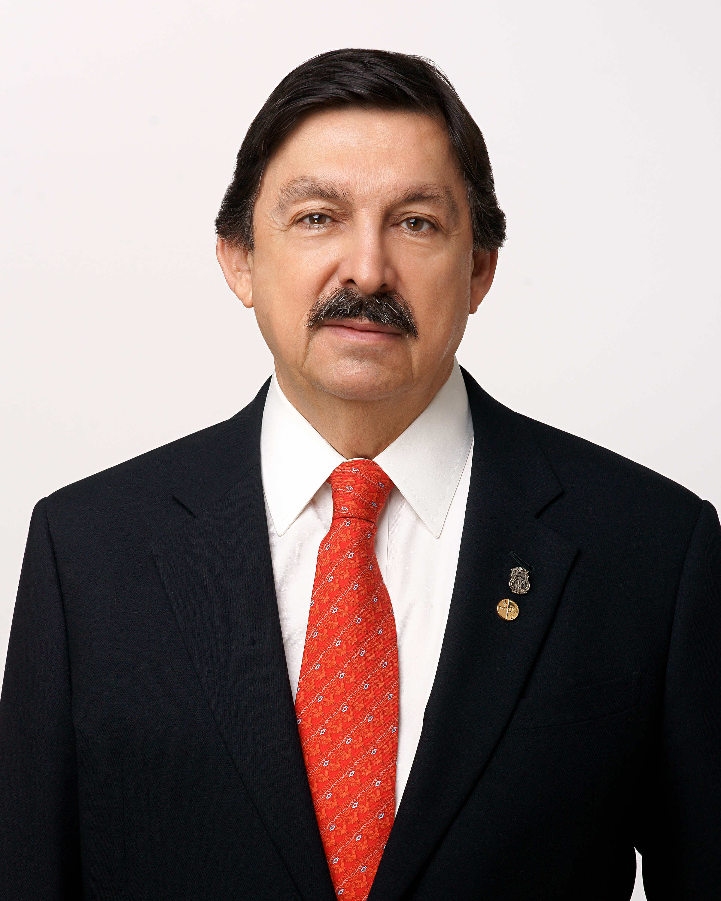 Президент и генеральный секретарь профсоюза Los Mineros Наполеон Гомес Уррутиа наконец добился снятия всех выдвинутых против него уголовных обвинений.