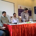 Слева направо: Энни Адвенто, региональный секретарь IndustriALL по странам Юго-Восточной Азии; Маунг Маунг, президент CTUM; Тин Аунг, заместитель министра труда, занятости и социального обеспечения; Тан Тайк, министр горнодобывающей промышленности и лесного хозяйства округа Сикайн; Кристофер Ленд-Казлаускас, главный технический советник, МОТ Мьянма