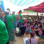 Работники швейной фабрики Yes 1 на митинге в поддержку повышения зарплаты. Источник FTUM.