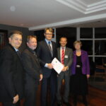 Фото(слева направо): Тронд Маркуссен (Президент NITO), Арве Бакке (Президент Fellesforbundet), Ойвинд Эриксен (Президент и Исполнительный директор Aker ASA и исполняющий обязанности Aker Solutions), Юрки Райна (Генеральный секретарь Глобального профсоюза IndustriALL), Марианна Харг (Президент Tekna)