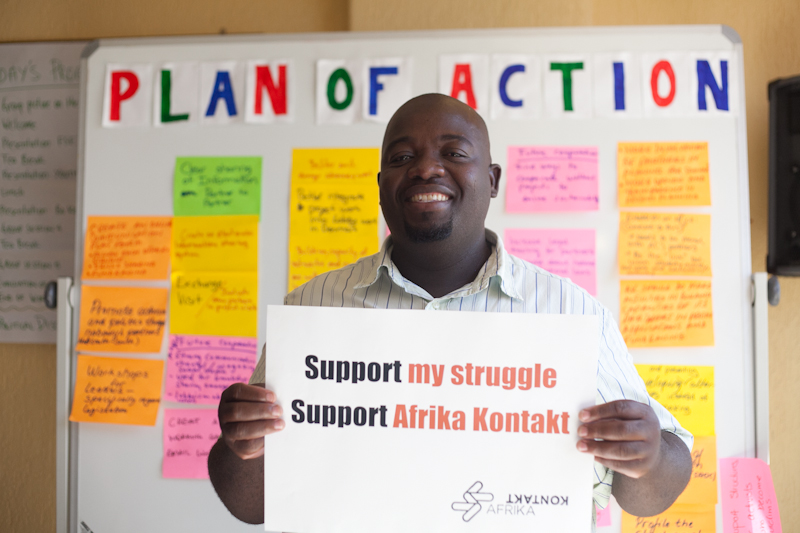 "Apoye mi lucha, Apoye Afrika Kontakt"  Wonder Mkhonza, Secretario General del Sindicato Amalgamado de Suazilandia