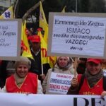 150 рабочих собрались на известной улице Стамбула Вали Конаджи Каддеси  напротив магазинов, для которых фабрики DESA и ISMACO производят одежду.