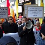 150 рабочих собрались на известной улице Стамбула Вали Конаджи Каддеси  напротив магазинов, для которых фабрики DESA и ISMACO производят одежду.