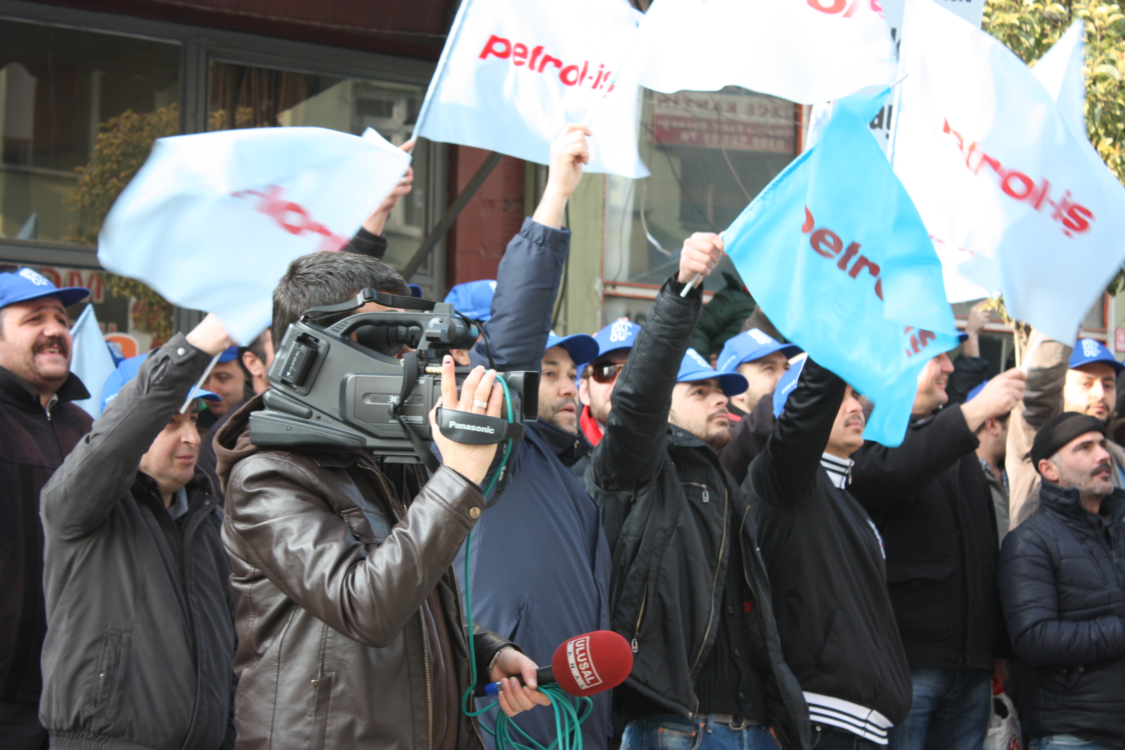 Petrol-İş celebrates victory at Standard Profil