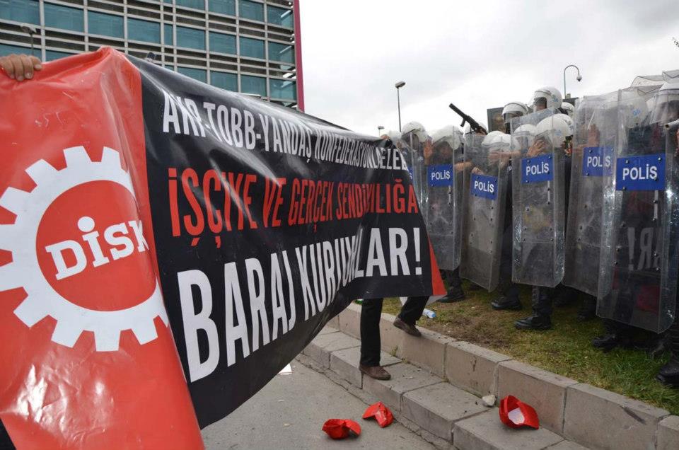 Члены профсоюза Birlesik Metal Is на марше протеста в Анкаре, октябрь 2012