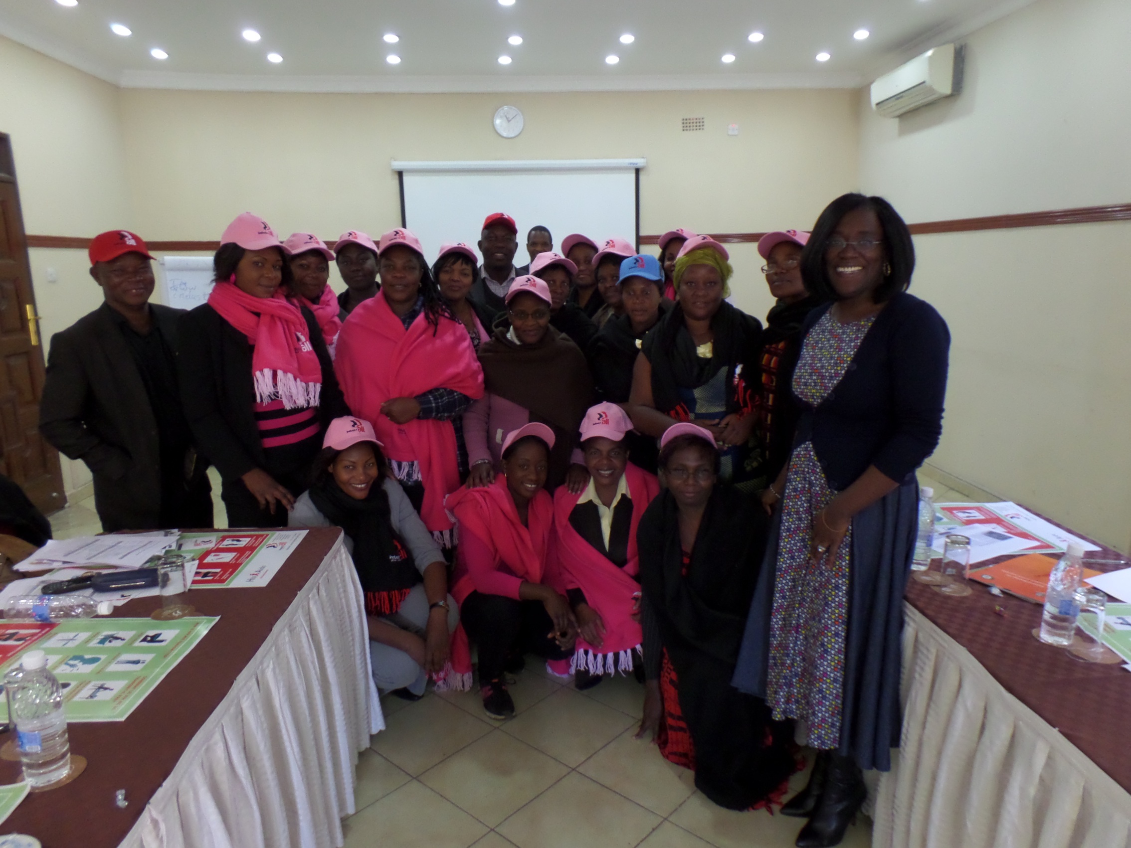 Первый день семинара по борьбе с ВИЧ/СПИДом для работающих женщин в столице Замбии Лусаке