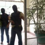 Des agents de sécurité ont harcelé des observateurs internationaux et confisqué leurs passeports