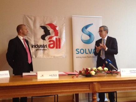 Firma del acuerdo entre la IndustriALL y Solvay