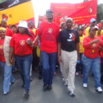 Марш протеста профсоюза Num и его сторонников у штаб-квартиры компании Impala в Йоханнесбурге, 13 октября 2012 года