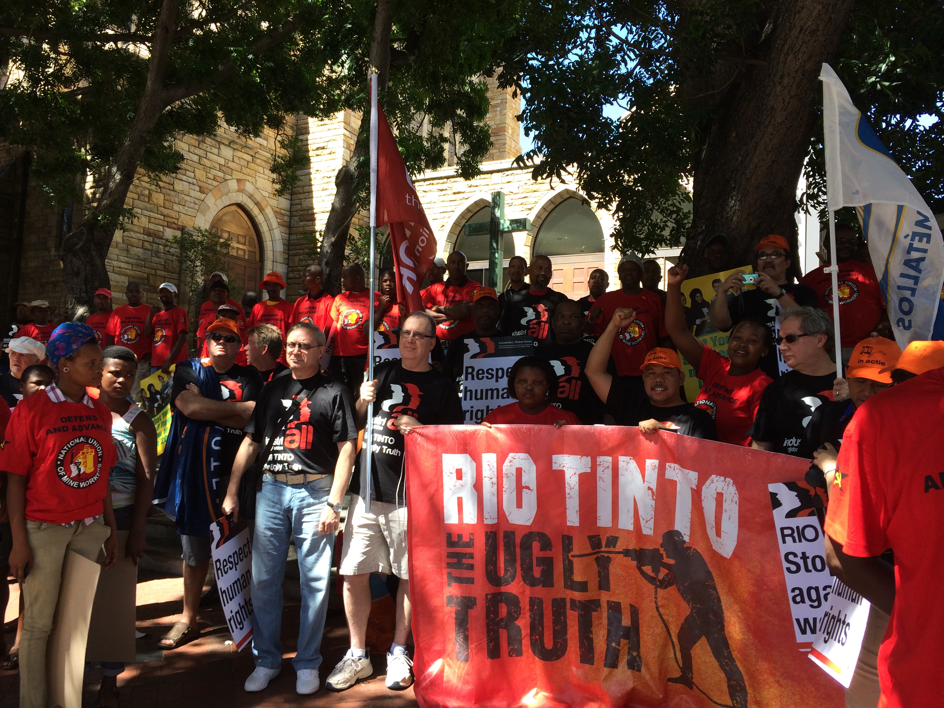 Митинг протеста против безответственного поведения компании Rio Tinto в Кейптауне, 2014 г.