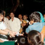 IndustriALL's Kan Matsuzaki hands over pension papers to Alang shipbreaking workers' families