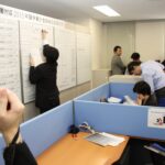 Представитель JCM вписывает ответное предложение 