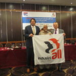 Hassan Juma'a avec le secrétaire général Jyrki Raina et le secrétaire général adjoint Kemal Ozkan