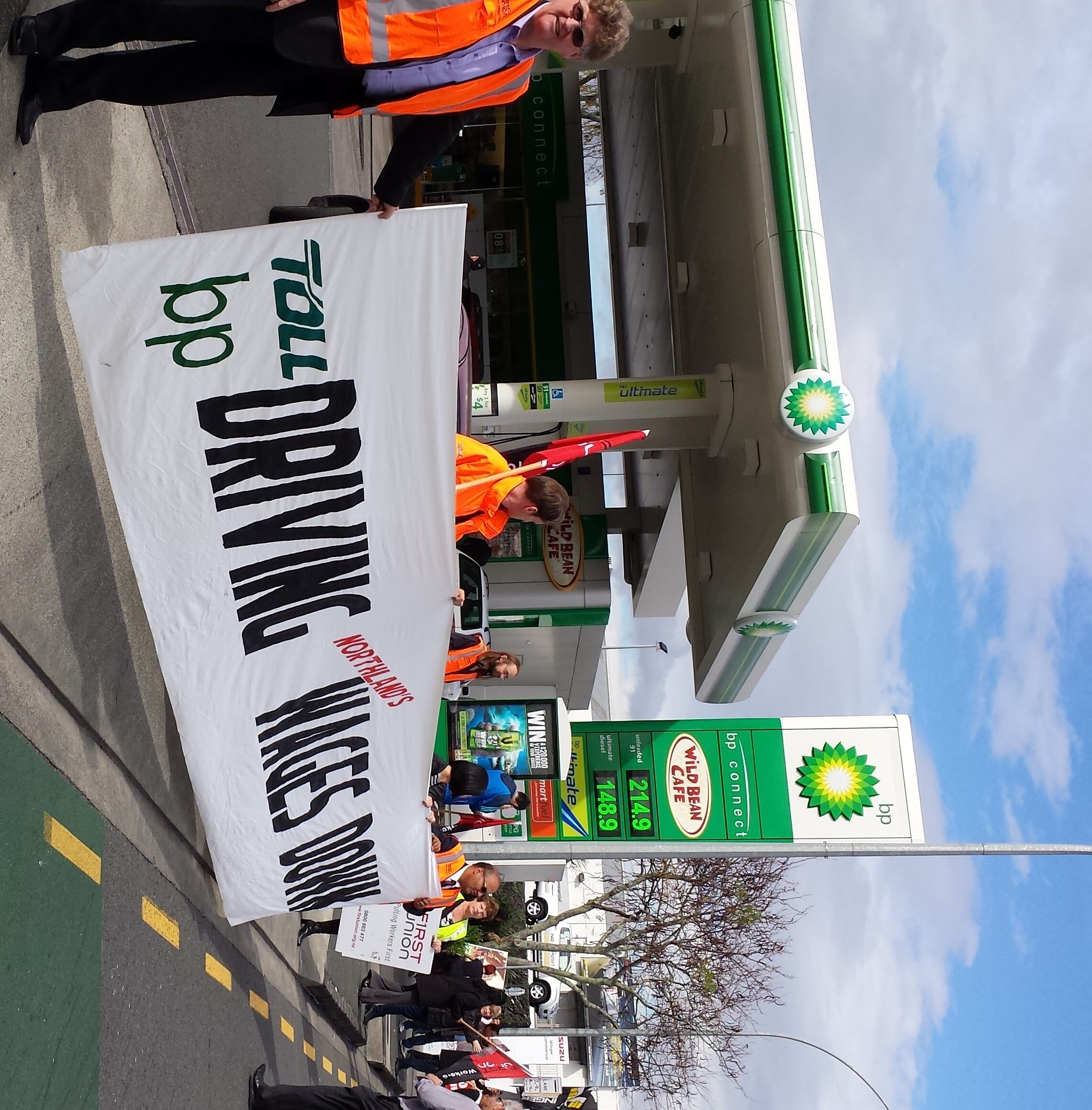 Toll и BP способствуют низким зарплатам в Нортленде