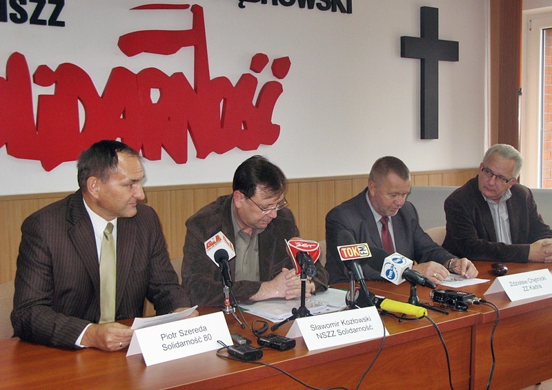 Left to right: Piotr Szereda - Solidarnosc 80, Kozlowski Slawomir - NSZZ Solidarnosc, Zdzislaw Chetnicki - ZZ KADRA, Roman Brudzinski - NSZZ Solidarnosc. Photos from Anna Zych, portal nettg.pl