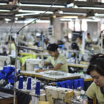 Salariés de l’usine de confection Sakura à Rangoun. IndustriALL