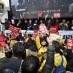 Syndicats coréens célèbrent la nouvelle du départ du Président Park. KCTU