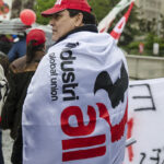 Игорь Диас, секретарь по вопросам образования Sintracarbon, на Первомайской демонстрации в Женеве, Швейцария