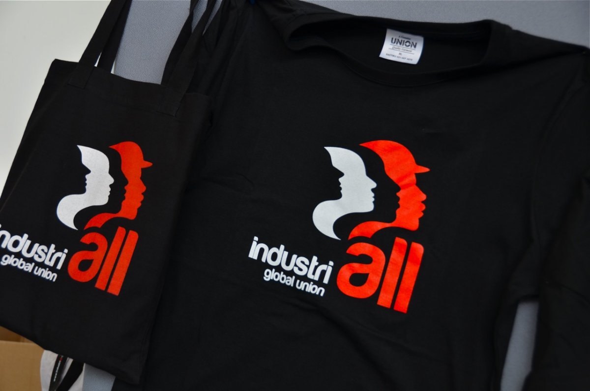 T-shirts et les sacs pour le Congrès d’IndustriALL