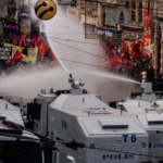 La Police réprime la manifestation sur Soma à Istanbul
